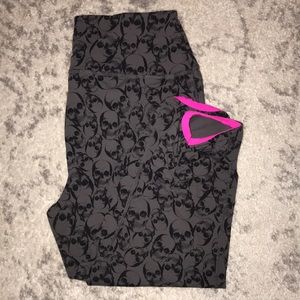 Torrid skull leggings size 1